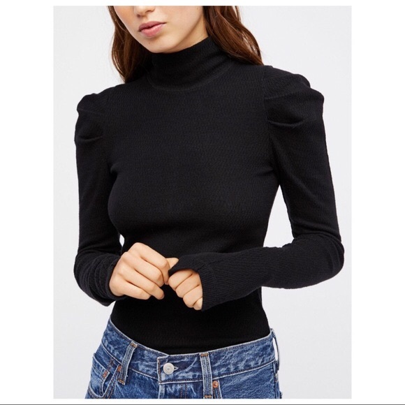 Free People Tops - ‼️FIRM‼️FREE PEOPLE Turtleneck with Puffed Sleeve